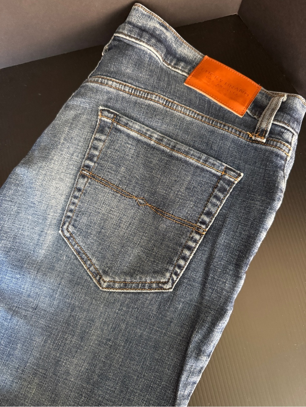Lucky Men's Straight Jeans Style 121 in Medium Blue 34x32